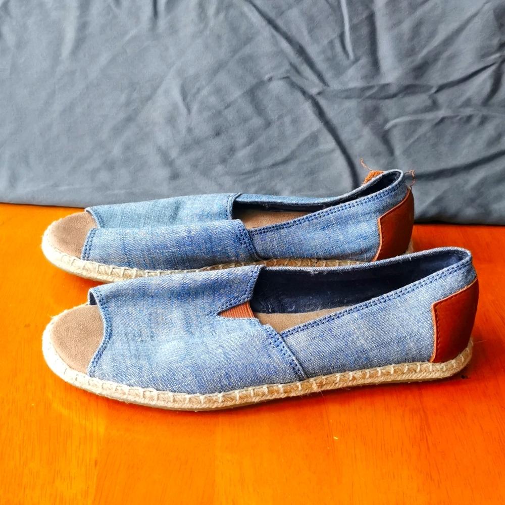 Tom's open toe loafer
